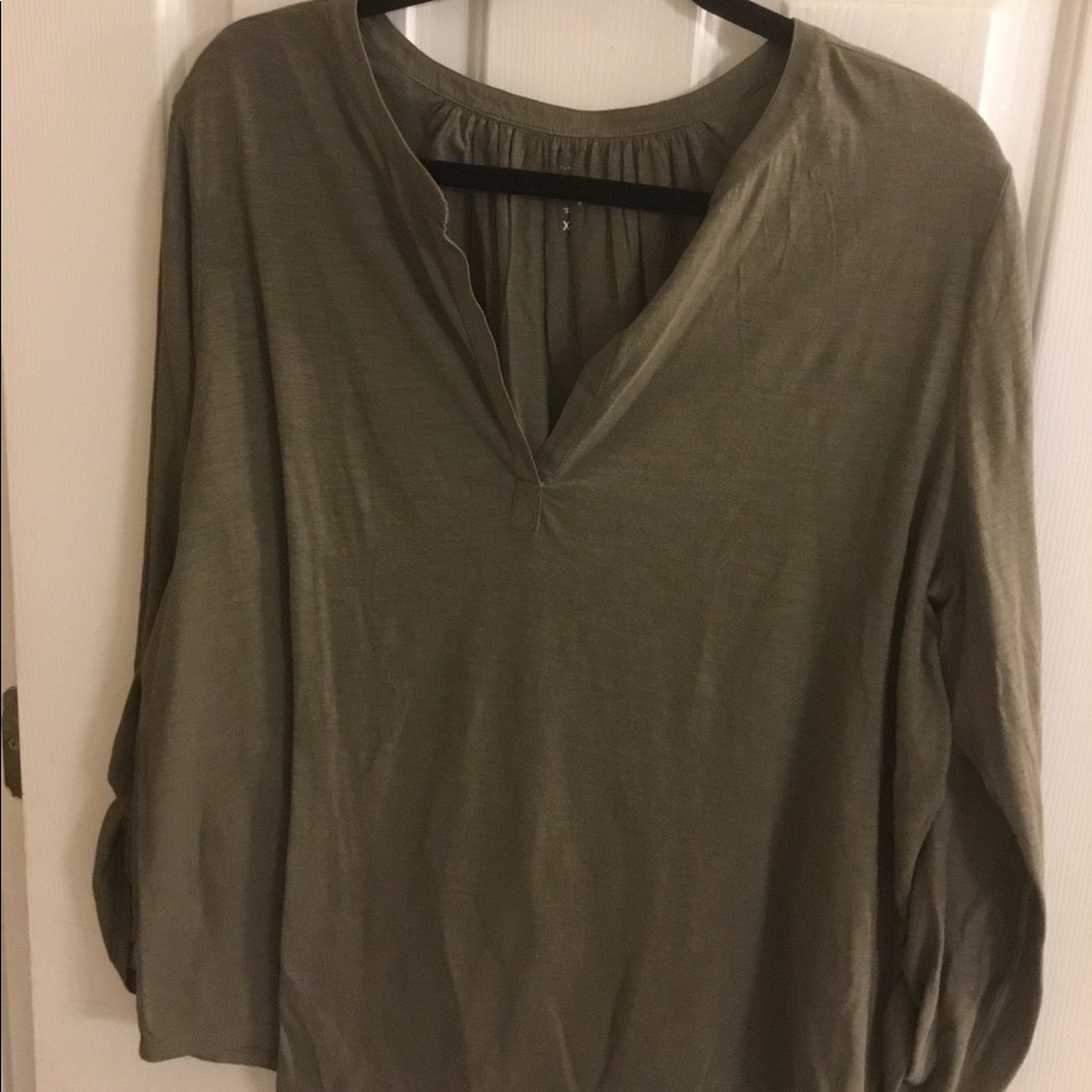 Loft V Neck Olive Green 3/4 sleeve T-shirt